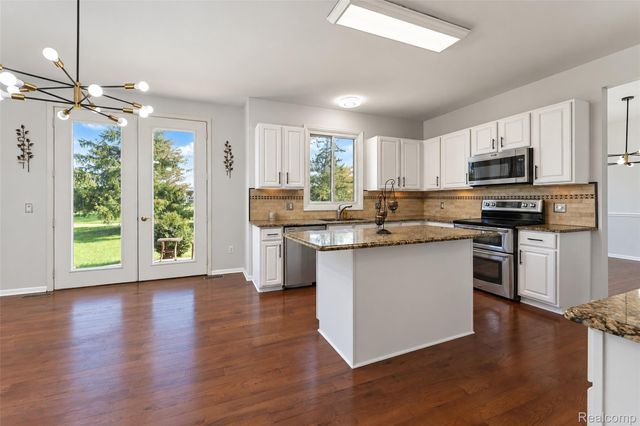 45498 Muirfield Drive, Canton Charter Township, MI 48188