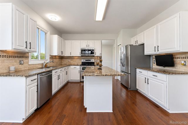 45498 Muirfield Drive, Canton Charter Township, MI 48188