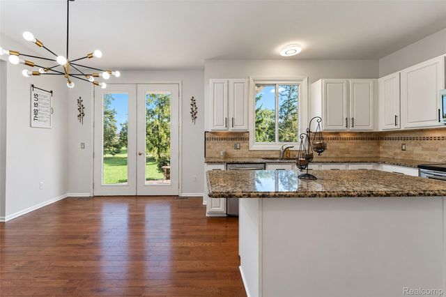 45498 Muirfield Drive, Canton Charter Township, MI 48188