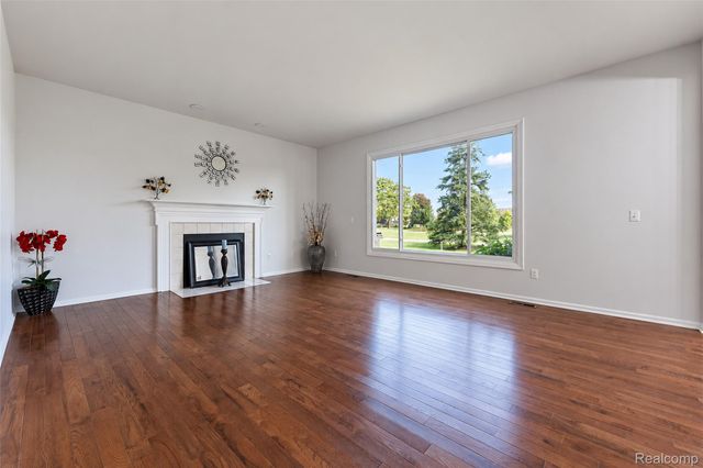 45498 Muirfield Drive, Canton Charter Township, MI 48188