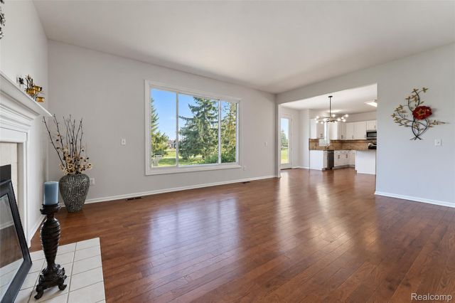 45498 Muirfield Drive, Canton Charter Township, MI 48188