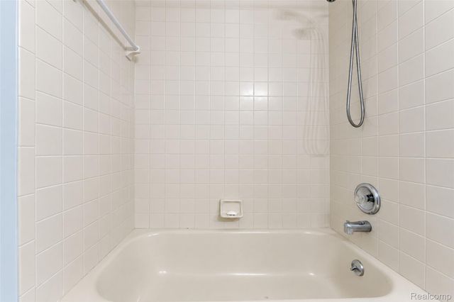 45498 Muirfield Drive, Canton Charter Township, MI 48188