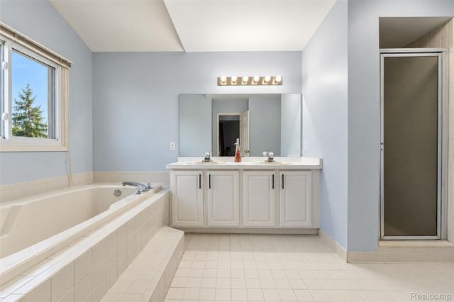 45498 Muirfield Drive, Canton Charter Township, MI 48188