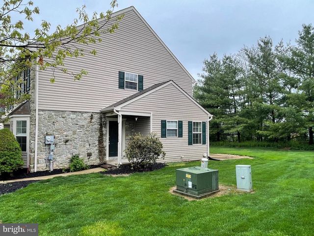 1889 SHADY OAK DR, Mount Joy, PA 17552