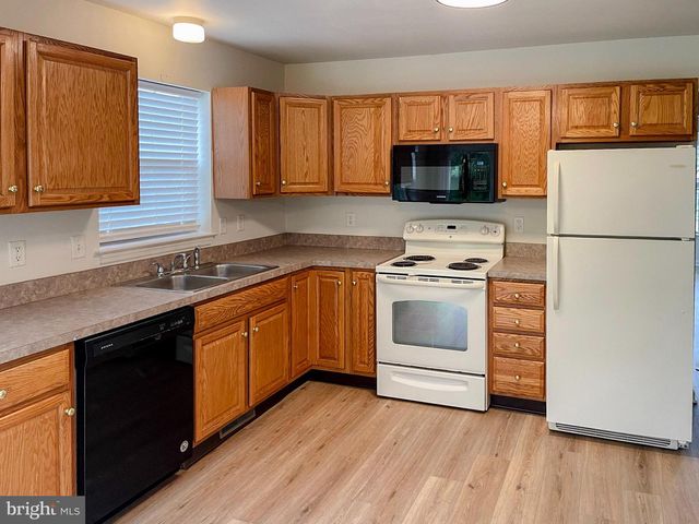 1889 SHADY OAK DR, Mount Joy, PA 17552
