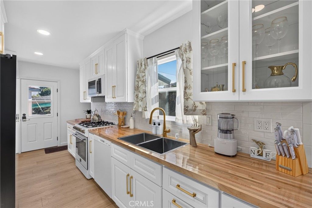 Image 16 of property listing at 619 W Chapman, Placentia, CA 92870