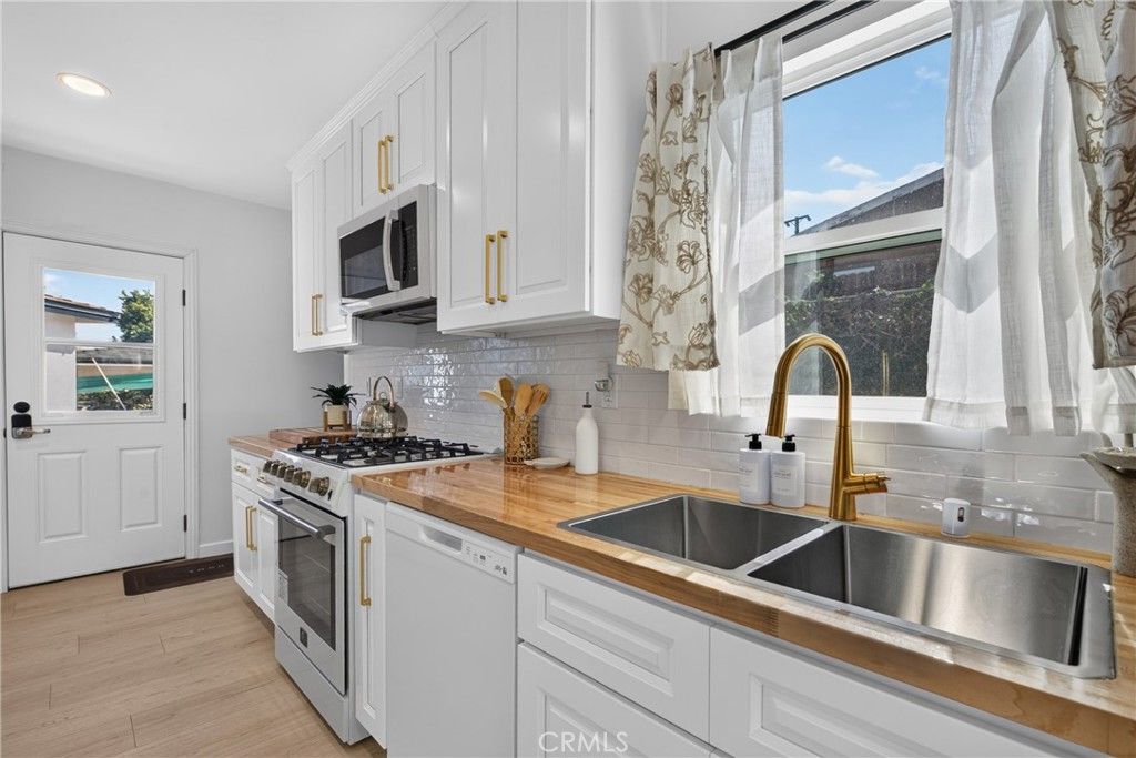 Image 20 of property listing at 619 W Chapman, Placentia, CA 92870