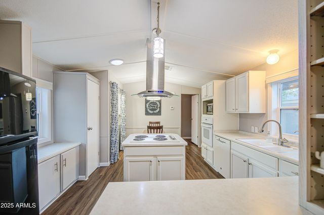 2233 E Behrend Drive 142, Phoenix, AZ 85024