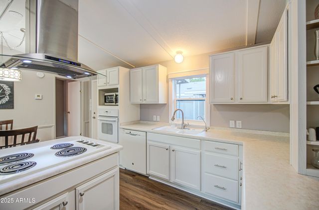 2233 E Behrend Drive 142, Phoenix, AZ 85024