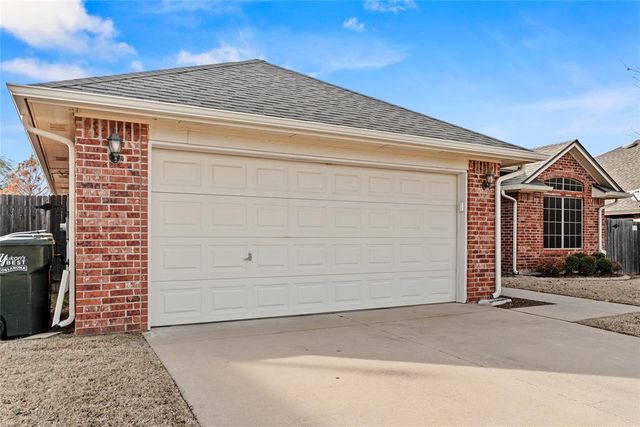 4624 Oasis Lane, Yukon, OK 73099