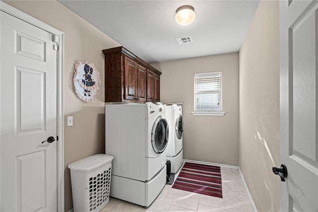 4624 Oasis Lane, Yukon, OK 73099