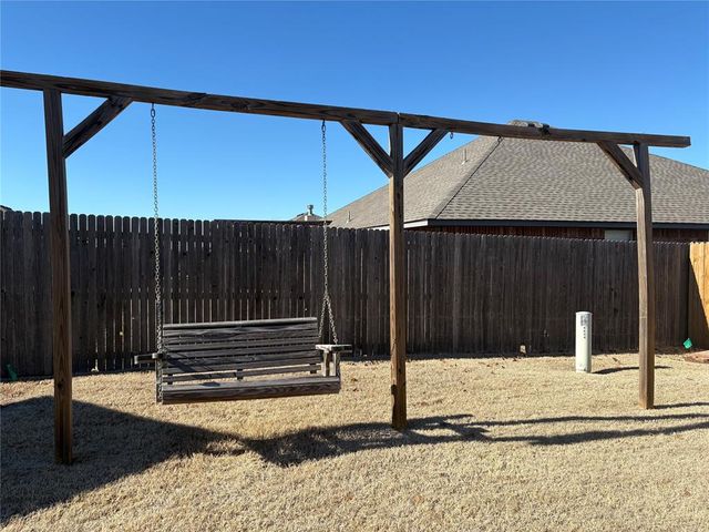 4624 Oasis Lane, Yukon, OK 73099