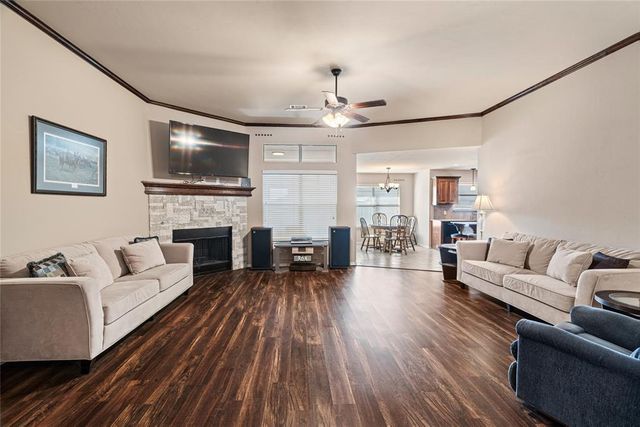 4624 Oasis Lane, Yukon, OK 73099