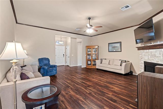 4624 Oasis Lane, Yukon, OK 73099