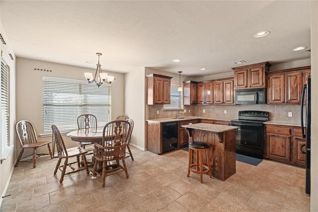 4624 Oasis Lane, Yukon, OK 73099