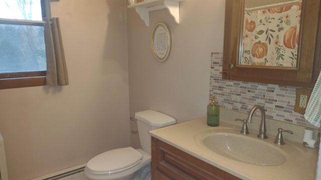 374 Pinehill Road, West Rutland, VT 05777