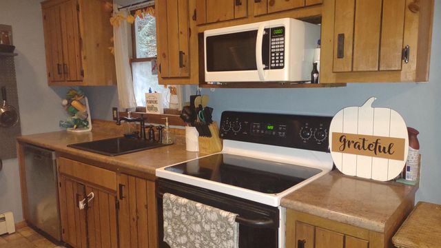 374 Pinehill Road, West Rutland, VT 05777