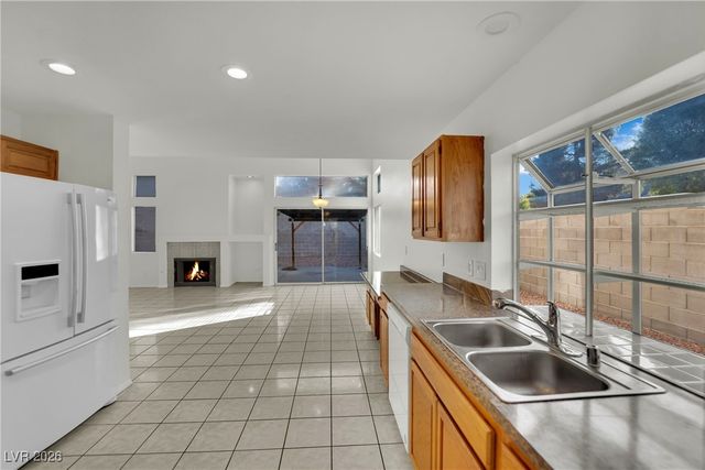 2042 Angel Falls Drive, Henderson, NV 89074