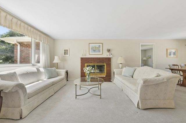 7 Janice Cir, Framingham, MA 01701