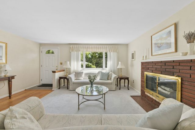 7 Janice Cir, Framingham, MA 01701