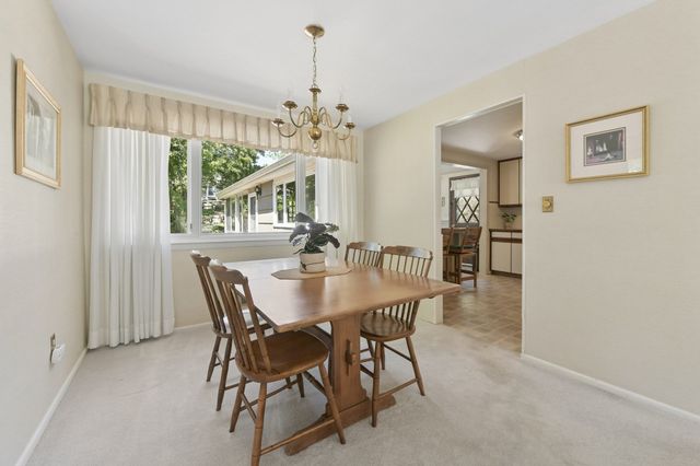 7 Janice Cir, Framingham, MA 01701