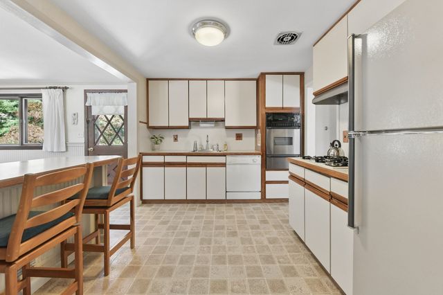 7 Janice Cir, Framingham, MA 01701