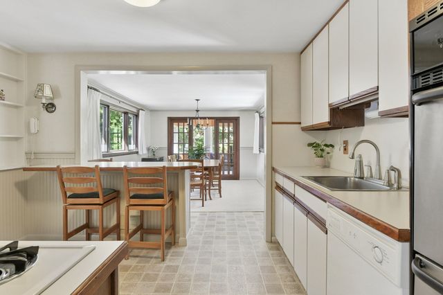 7 Janice Cir, Framingham, MA 01701