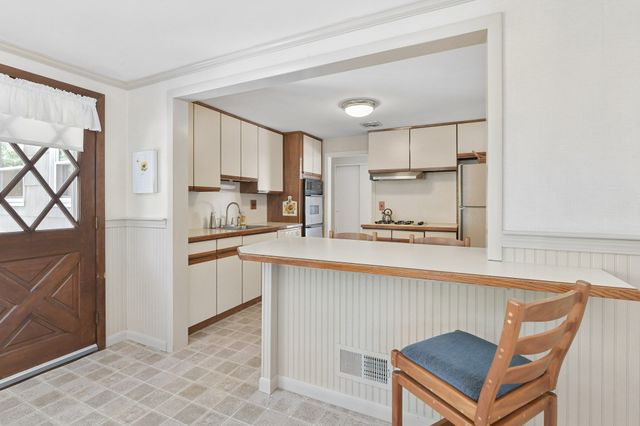 7 Janice Cir, Framingham, MA 01701
