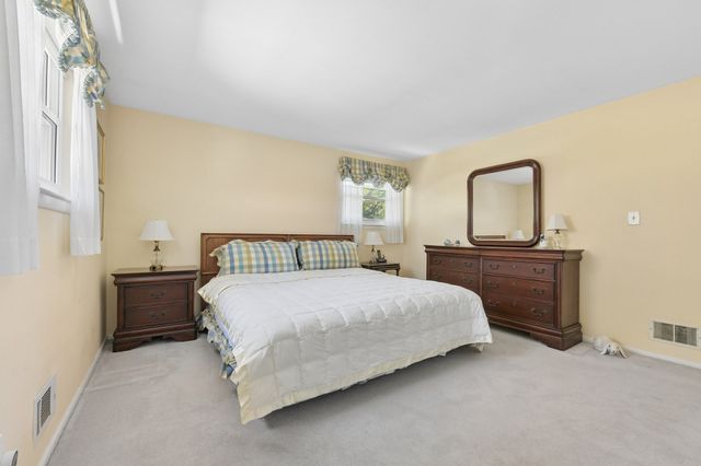 7 Janice Cir, Framingham, MA 01701