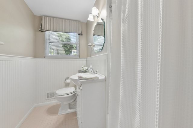 7 Janice Cir, Framingham, MA 01701
