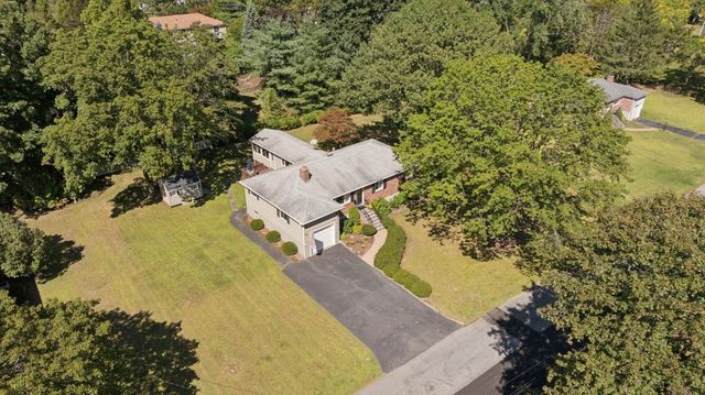 7 Janice Cir, Framingham, MA 01701