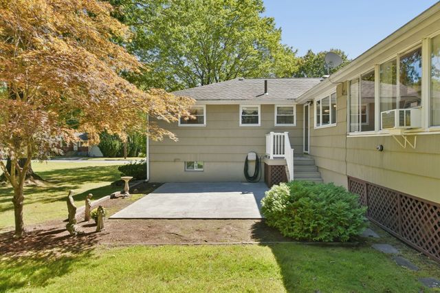 7 Janice Cir, Framingham, MA 01701