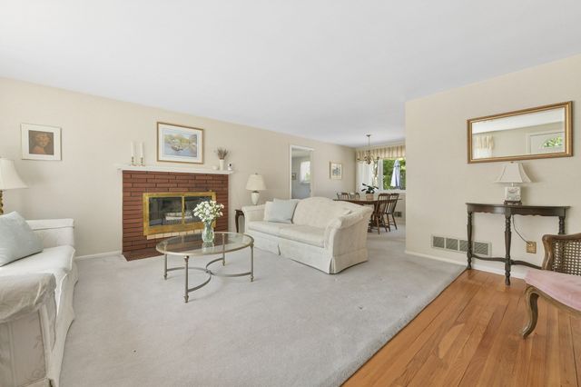 7 Janice Cir, Framingham, MA 01701