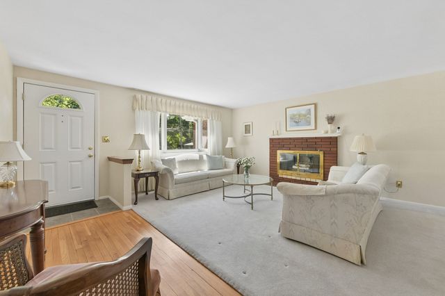 7 Janice Cir, Framingham, MA 01701