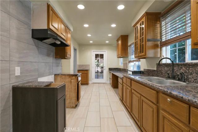 7134 Stansbury Avenue, Van Nuys, CA 91405