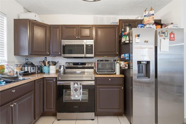 10327 NW 9th St Cir 1-7, Miami, FL 33172