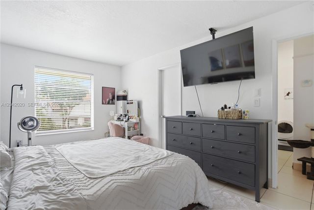 10327 NW 9th St Cir 1-7, Miami, FL 33172