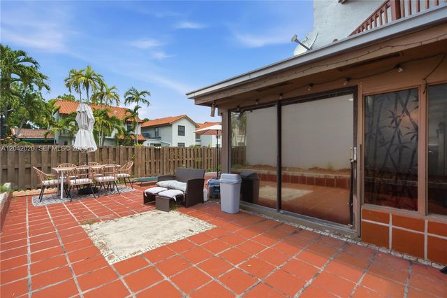 10327 NW 9th St Cir 1-7, Miami, FL 33172