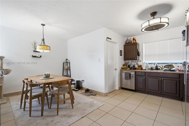 10327 NW 9th St Cir 1-7, Miami, FL 33172