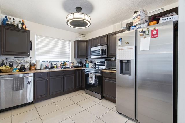 10327 NW 9th St Cir 1-7, Miami, FL 33172