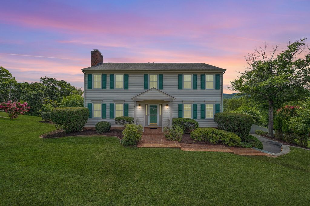 654 Joan CIR, Salem, VA 24153