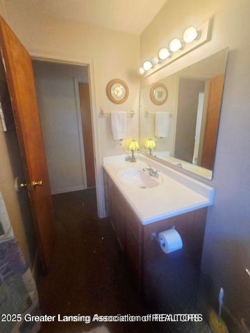 1014 W Northrup Street, Lansing, MI 48911