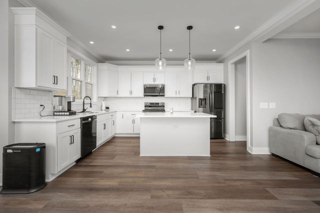 2093 Ferry Rd, Clarksville, TN 37040