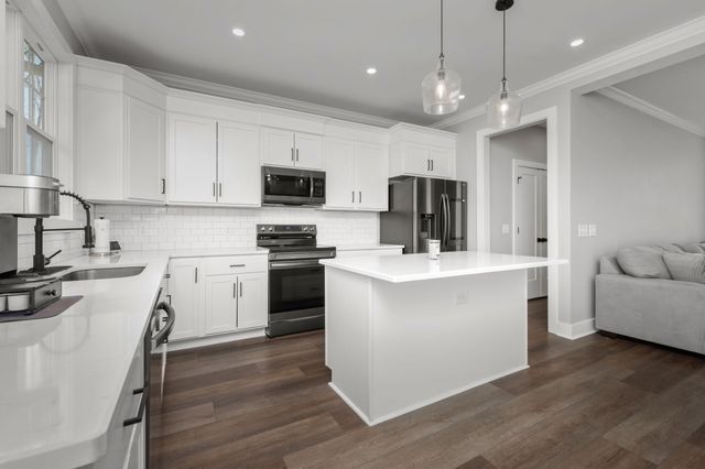 2093 Ferry Rd, Clarksville, TN 37040