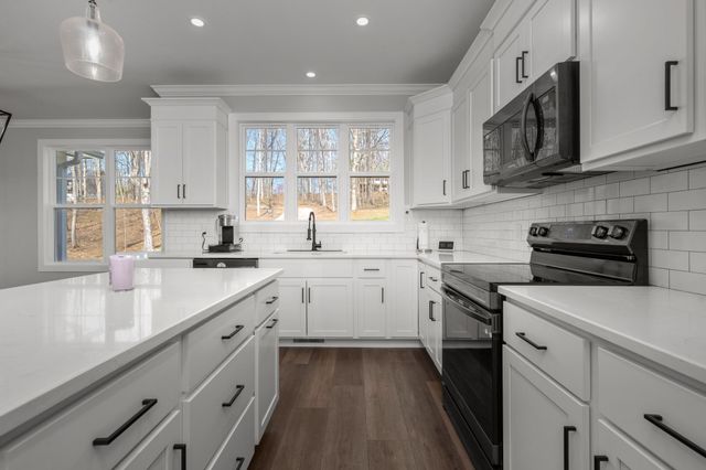 2093 Ferry Rd, Clarksville, TN 37040