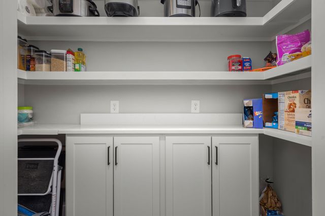 2093 Ferry Rd, Clarksville, TN 37040