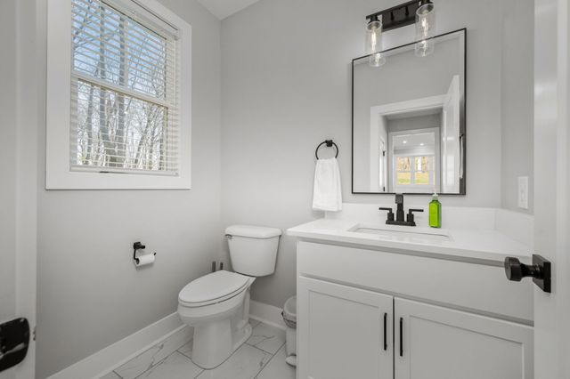 2093 Ferry Rd, Clarksville, TN 37040