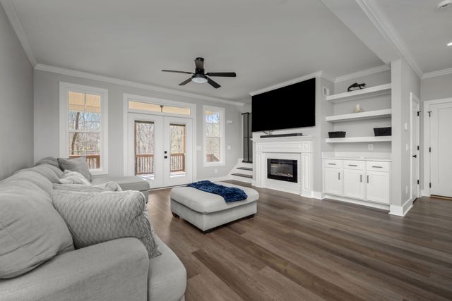 2093 Ferry Rd, Clarksville, TN 37040