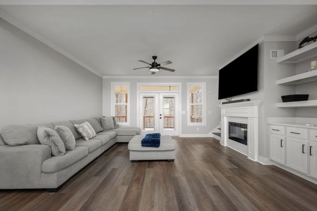 2093 Ferry Rd, Clarksville, TN 37040