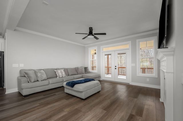 2093 Ferry Rd, Clarksville, TN 37040